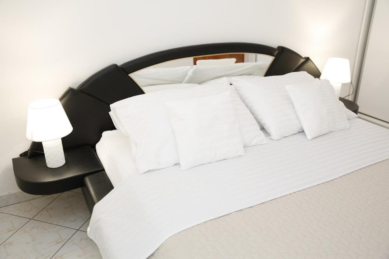 Apartments Lepur Vodice Bagian luar foto