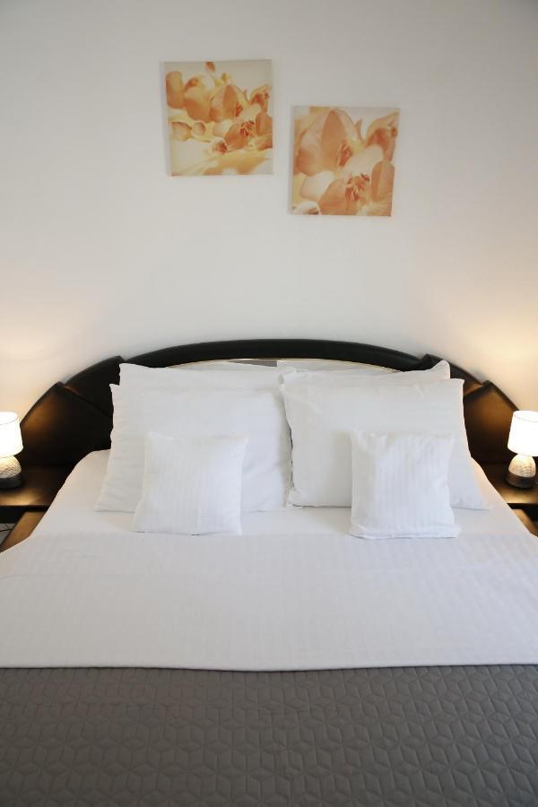 Apartments Lepur Vodice Bagian luar foto