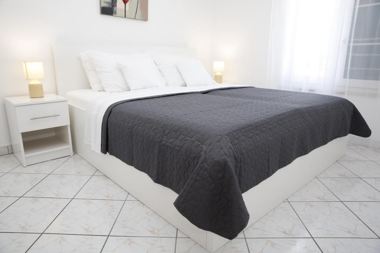 Apartments Lepur Vodice Bagian luar foto